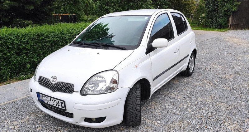 Toyota Yaris cena 5700 przebieg: 410000, rok produkcji 2004 z Bartoszyce małe 56